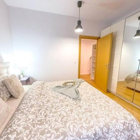 Old Town Spacious Apartment Bukarest Exterior foto