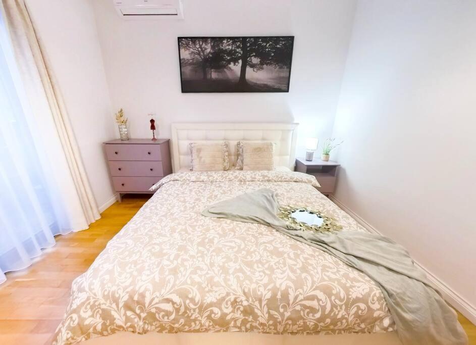 Old Town Spacious Apartment Bukarest Exterior foto