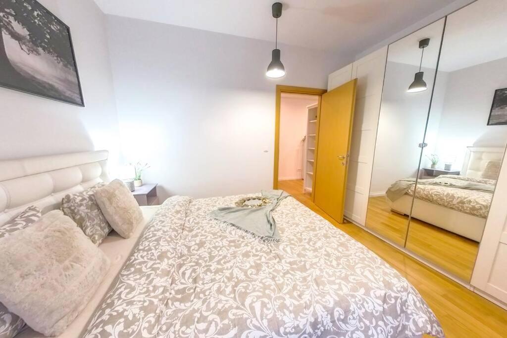 Old Town Spacious Apartment Bukarest Exterior foto